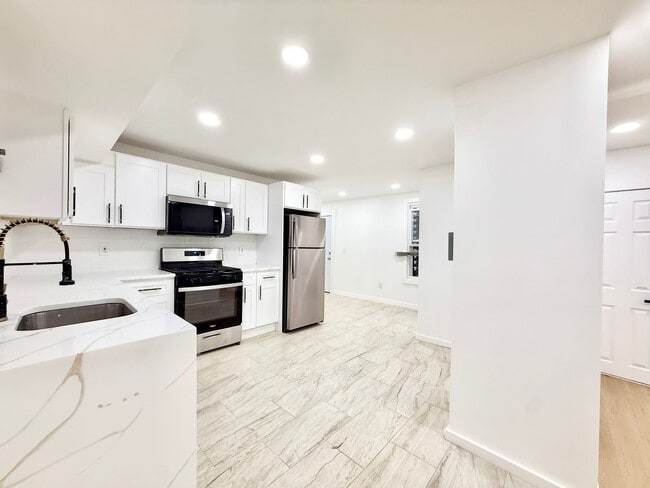 property at 712 S 14th St