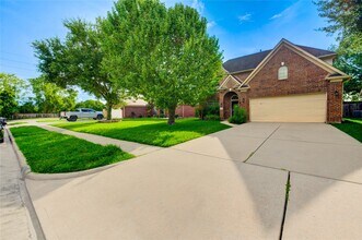 16814 Benwick Dr in Sugar Land, TX - Building Photo - Building Photo