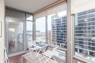 100 E 14th St, Unit 906 in Chicago, IL - Building Photo - Building Photo