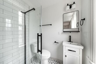 245 Clinton St in Saratoga Springs, NY - Foto de edificio - Building Photo