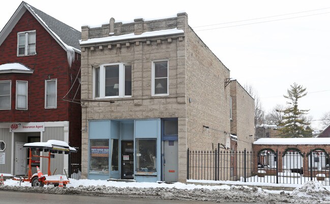 2911 W Belmont Ave in Chicago, IL - Foto de edificio - Building Photo