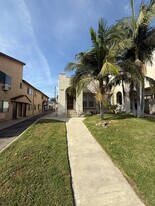 631 E Cypress Ave in Burbank, CA - Building Photo