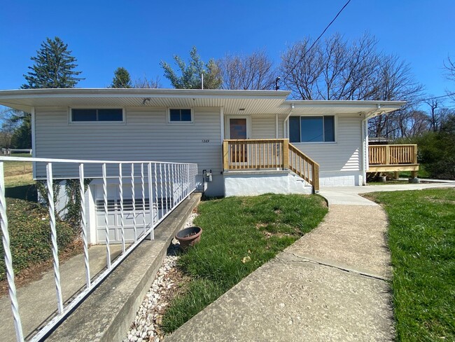 property at 1269 Carlisle Ave