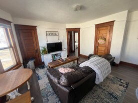 1126 Grant Ave, Unit #2 in Waterloo, IA - Building Photo