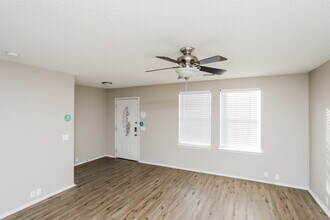 411 Harvard Dr in Glenn Heights, TX - Building Photo - Building Photo