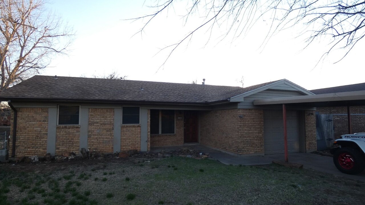 6109 NW Birchwood Pl in Lawton, OK - Building Photo