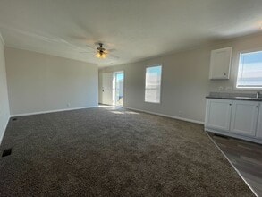 38044 Johannes Dr in Clinton Township, MI - Building Photo - Building Photo