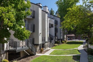 Windsor Ridge in Sunnyvale, CA - Building Photo - Building Photo