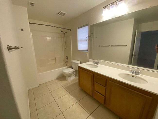 10268 Chigoza Pine Ave in Las Vegas, NV - Building Photo - Building Photo