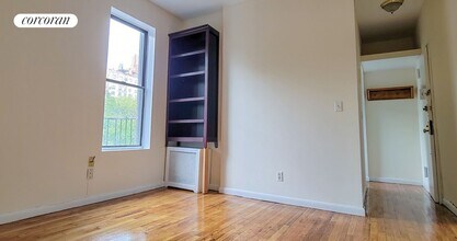 172 W 77th St in New York, NY - Building Photo - Building Photo