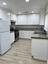 211 W 13th Ave in Delano, CA - Foto de edificio - Building Photo