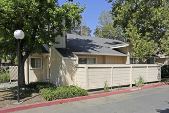 River Oaks Apartments in Carmichael, CA - Building Photo - Building Photo