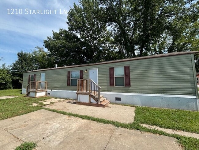 property at 1210 NW Starlight Cir