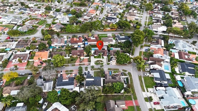 19441 NW 59th Pl in Hialeah, FL - Building Photo - Building Photo