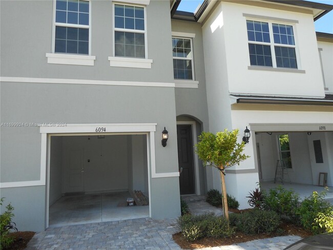 6094 Carre Wy in Greenacres, FL - Building Photo - Building Photo