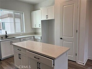 1081 Cadence in Irvine, CA - Building Photo - Building Photo