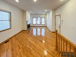 1319 W Belmont Ave, Unit 1 in Chicago, IL - Building Photo - Building Photo