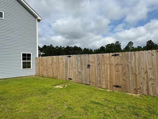 5571 Tall Timbers Dr in Fayetteville, NC - Building Photo - Building Photo