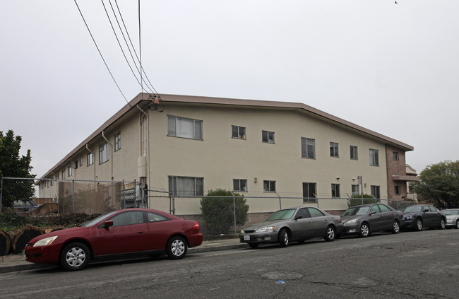 Crestwood Apartments in Oakland, CA - Building Photo - Building Photo