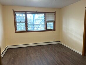 36 Humphrey Ave in Bayonne, NJ - Building Photo - Building Photo