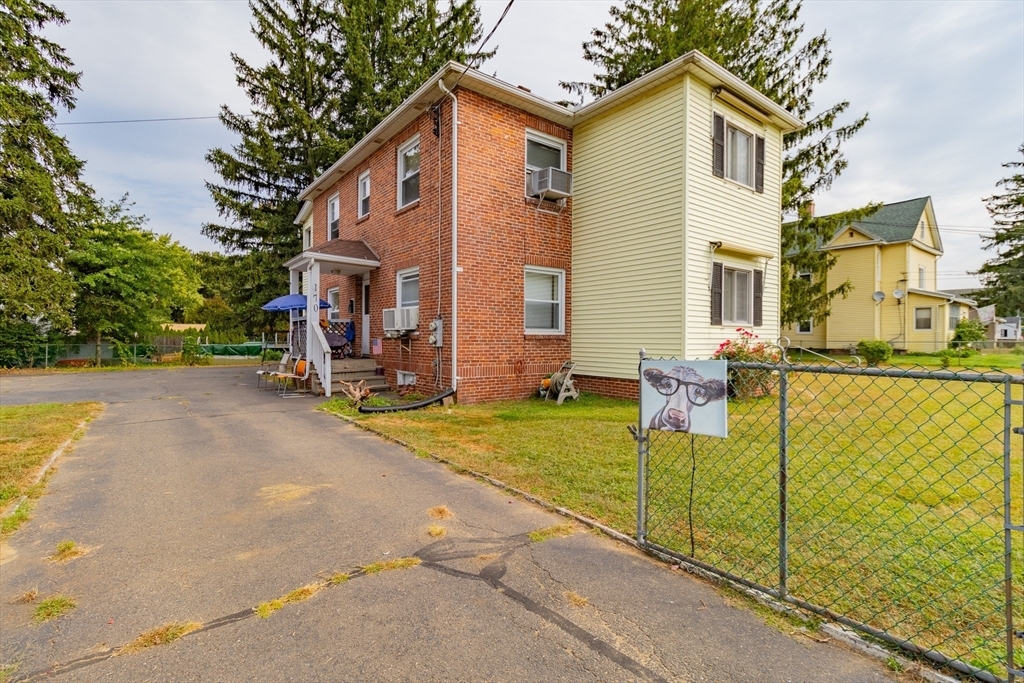 170 New Ludlow Rd-Unit -1 in Chicopee, MA - Foto de edificio