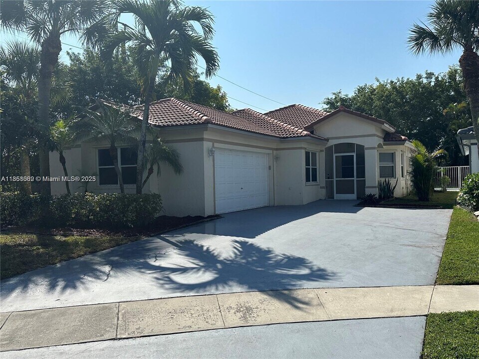 11217 Harbour Springs Cir in Boca Raton, FL - Foto de edificio
