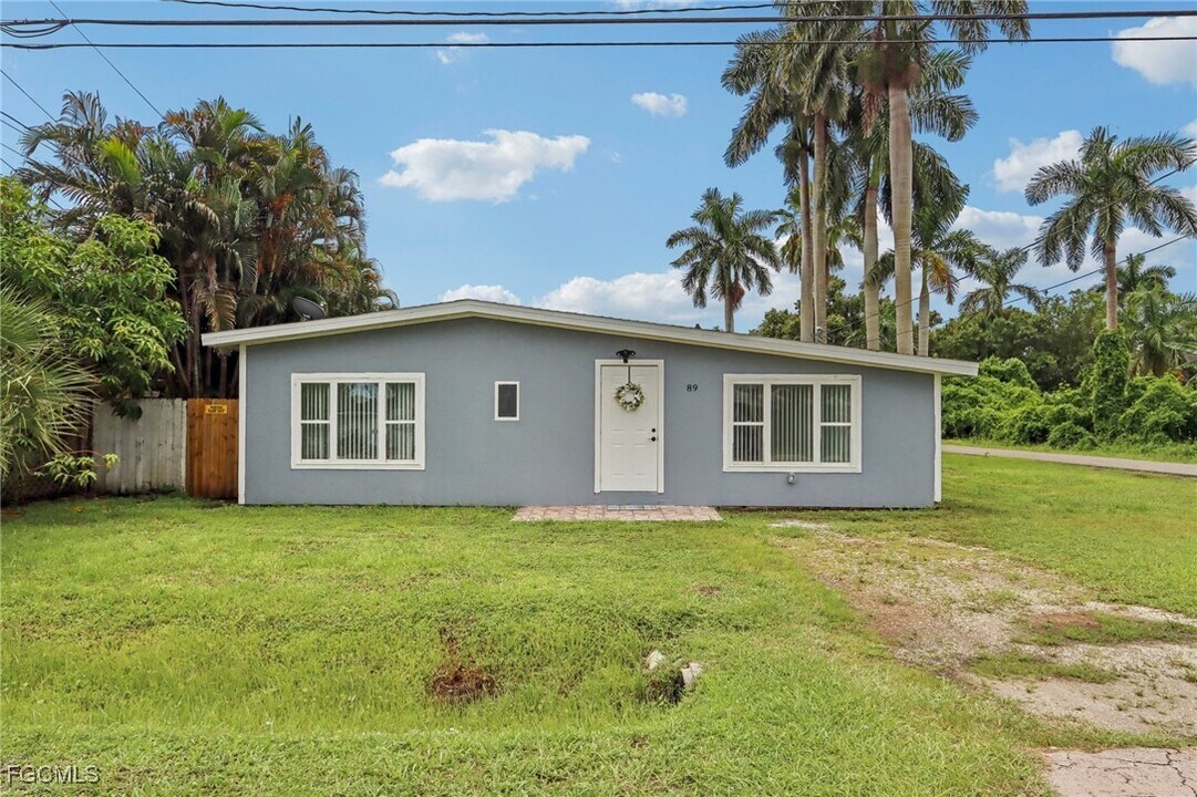 89 Cabana Ave in North Fort Myers, FL - Building Photo
