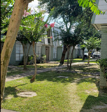 Victoria Village Apartments in Pasadena, TX - Foto de edificio - Building Photo