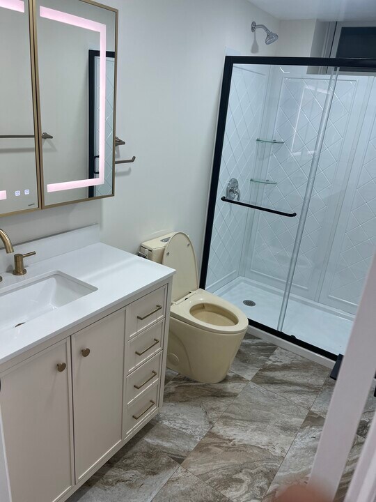 32 Kathleen Pl, Unit 1 Bedroom Basement Appt in Edison, NJ - Building Photo