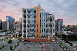 Vantage Pointe in Calgary, AB - Building Photo - Building Photo