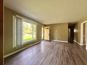 1716 Matilda St NE in Grand Rapids, MI - Foto de edificio - Building Photo