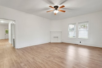 591 E Cherry St in Jesup, GA - Foto de edificio - Building Photo