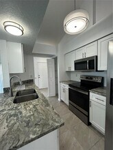 1940 Debbie St in Sarasota, FL - Building Photo - Building Photo