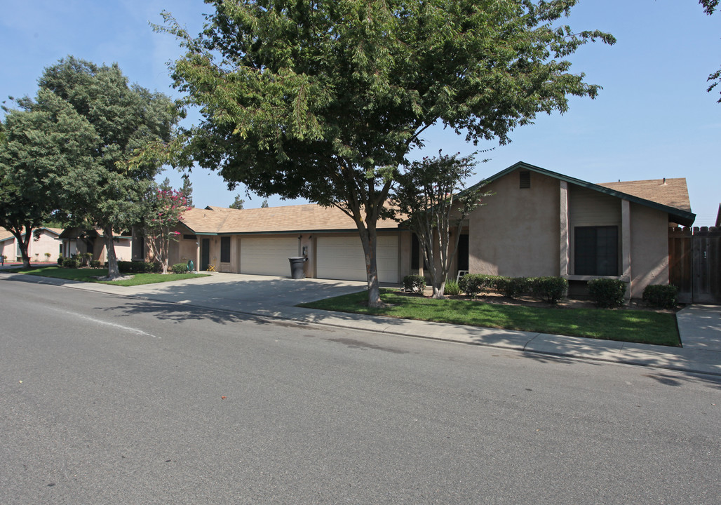 Shadow Glen Apartments in Modesto, CA - Building Photo