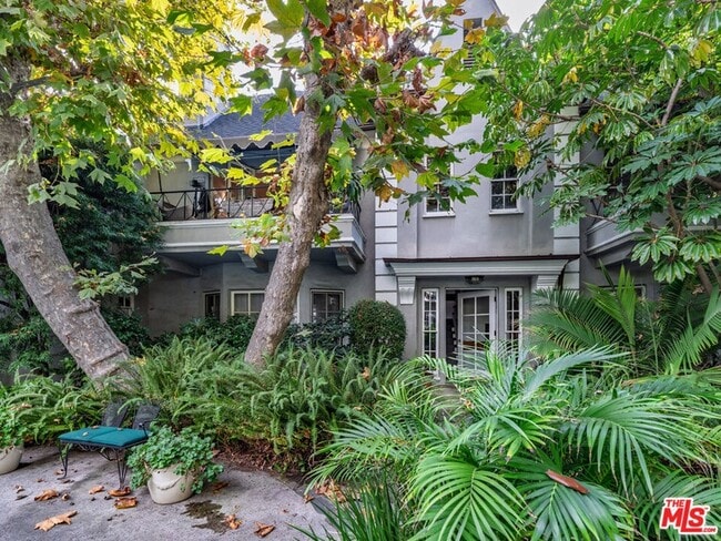 1321 Hayworth Ave in West Hollywood, CA - Foto de edificio - Building Photo