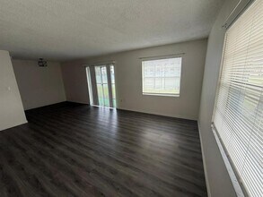 2503 N Alafaya Trail in Orlando, FL - Building Photo - Building Photo