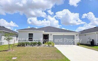 1241 Denali Dr in Winter Haven, FL - Building Photo