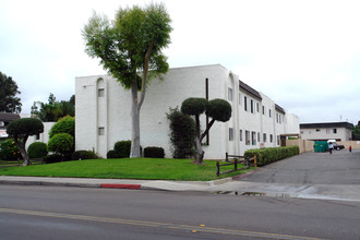 Monterey Manor in Escondido, CA - Building Photo - Building Photo