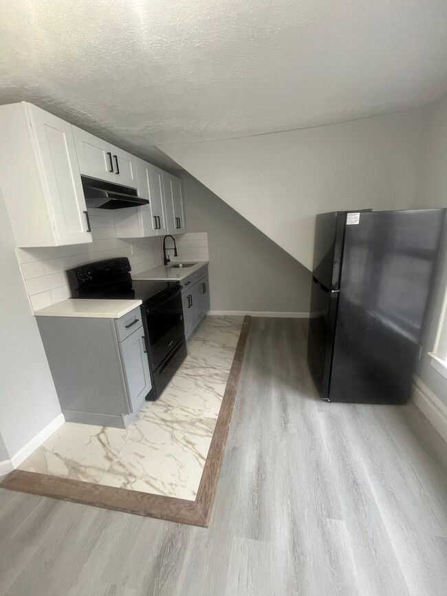 100 Smith St in Newark, NJ - Building Photo - Building Photo