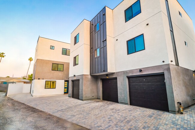 1414 S Orange Dr, Unit 1414.5 in Los Angeles, CA - Building Photo - Building Photo