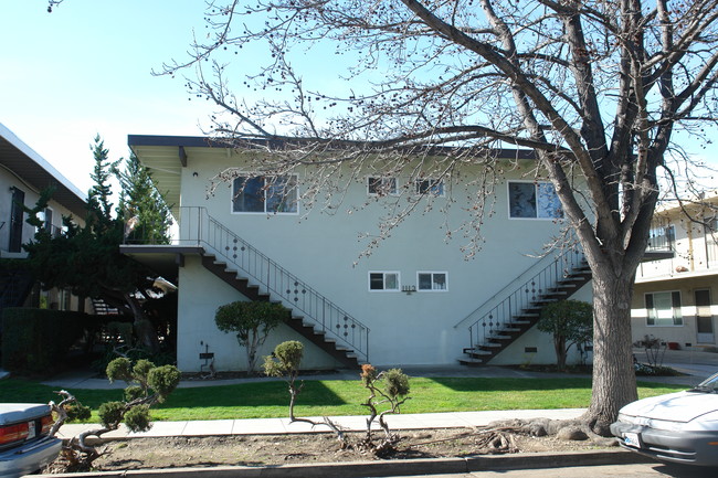 Royal Robert Apartments in San Jose, CA - Foto de edificio - Building Photo