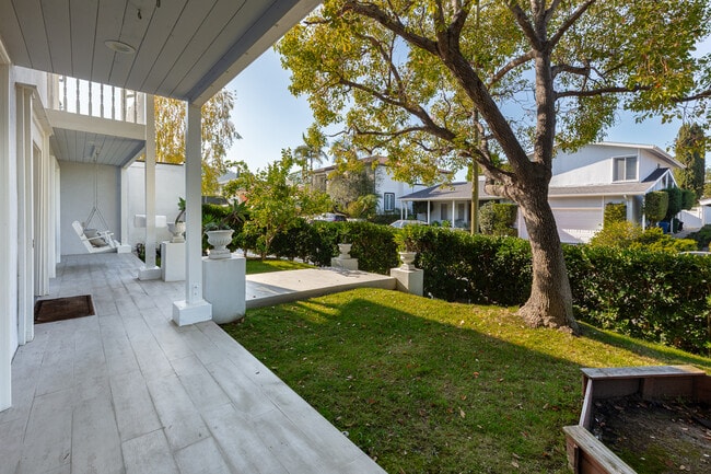 3156 Dona Emilia Dr in Studio City, CA - Foto de edificio - Building Photo