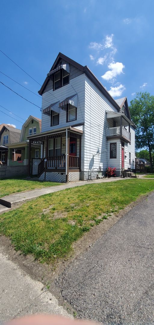 property at 482 Crestline Ave