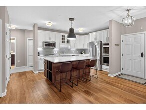 5250 Grandview Square in Minneapolis, MN - Building Photo - Building Photo