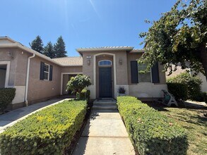 630 W Edinburgh Ln in Clovis, CA - Building Photo - Building Photo
