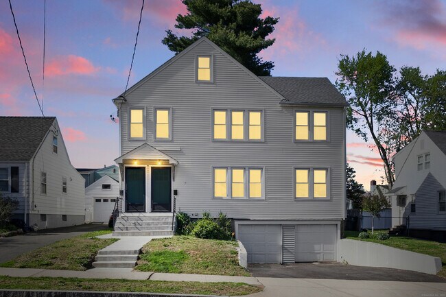 128 Thomas St in West Hartford, CT - Building Photo - Building Photo
