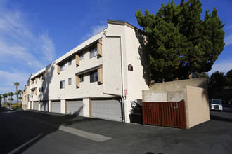 Rollingwood in West Covina, CA - Foto de edificio - Building Photo