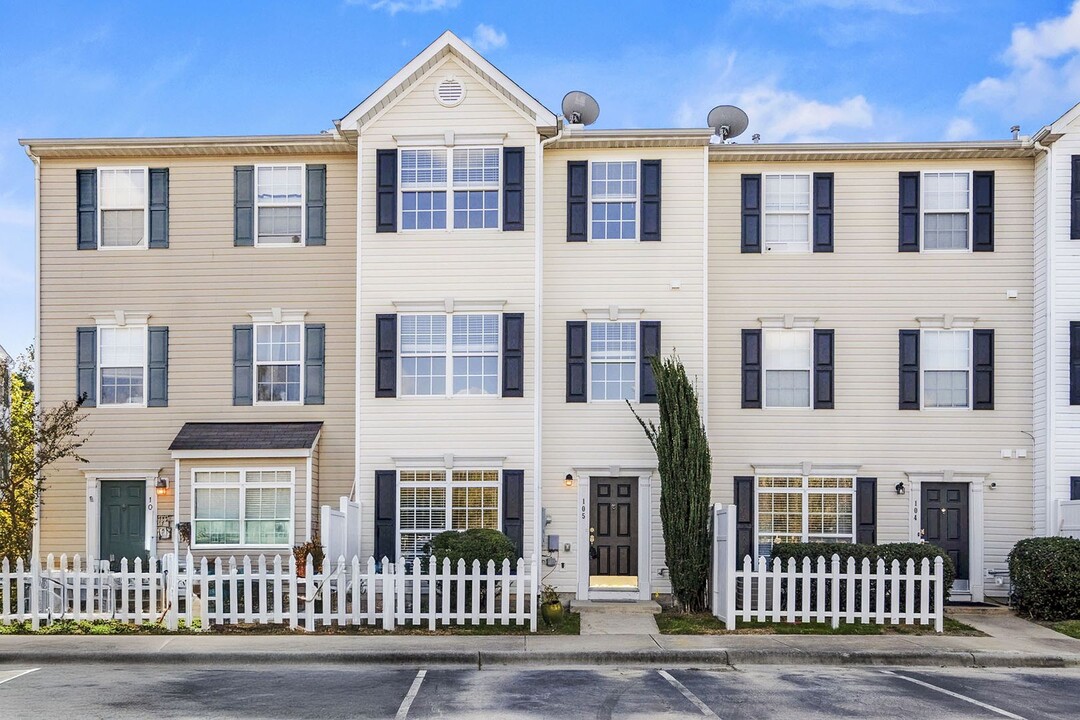 8620 Neuse Landing Ln in Raleigh, NC - Foto de edificio