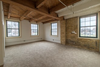 Shoe Factory Apartments in Beaver Dam, WI - Foto de edificio - Building Photo
