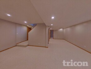 10071 Raleigh Ct in Woodbury, MN - Foto de edificio - Building Photo